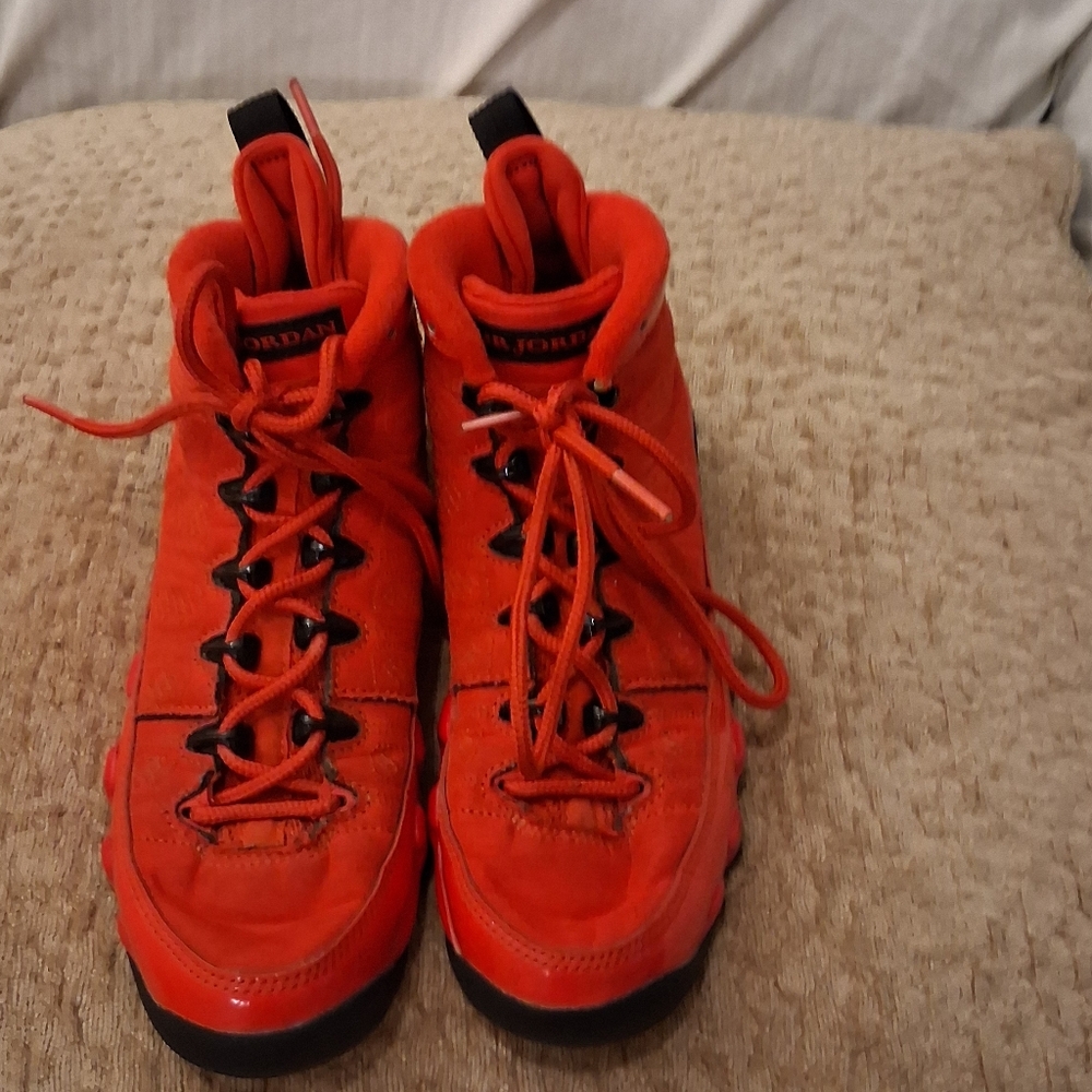 Red Jordan 23s